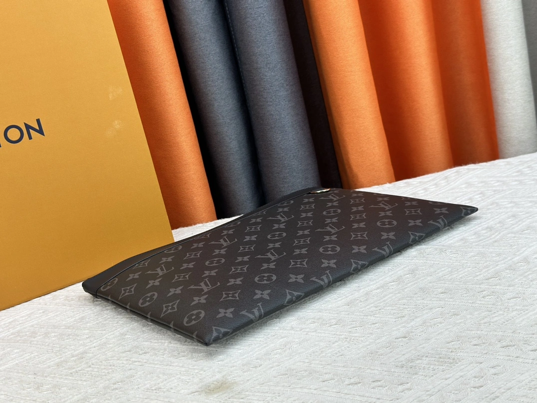 Louis Vuitton LV Wallets For Unisex SportInspired 5077
