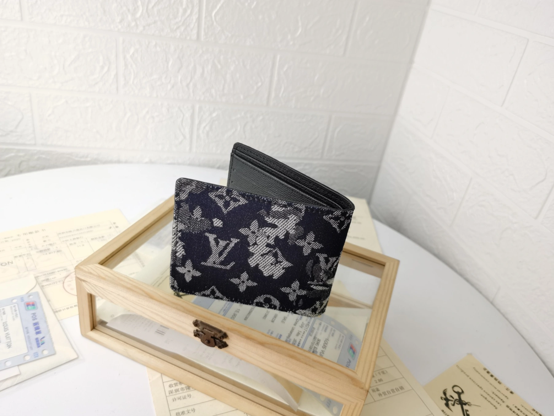 Louis Vuitton LV Wallets For Unisex Unique 5386
