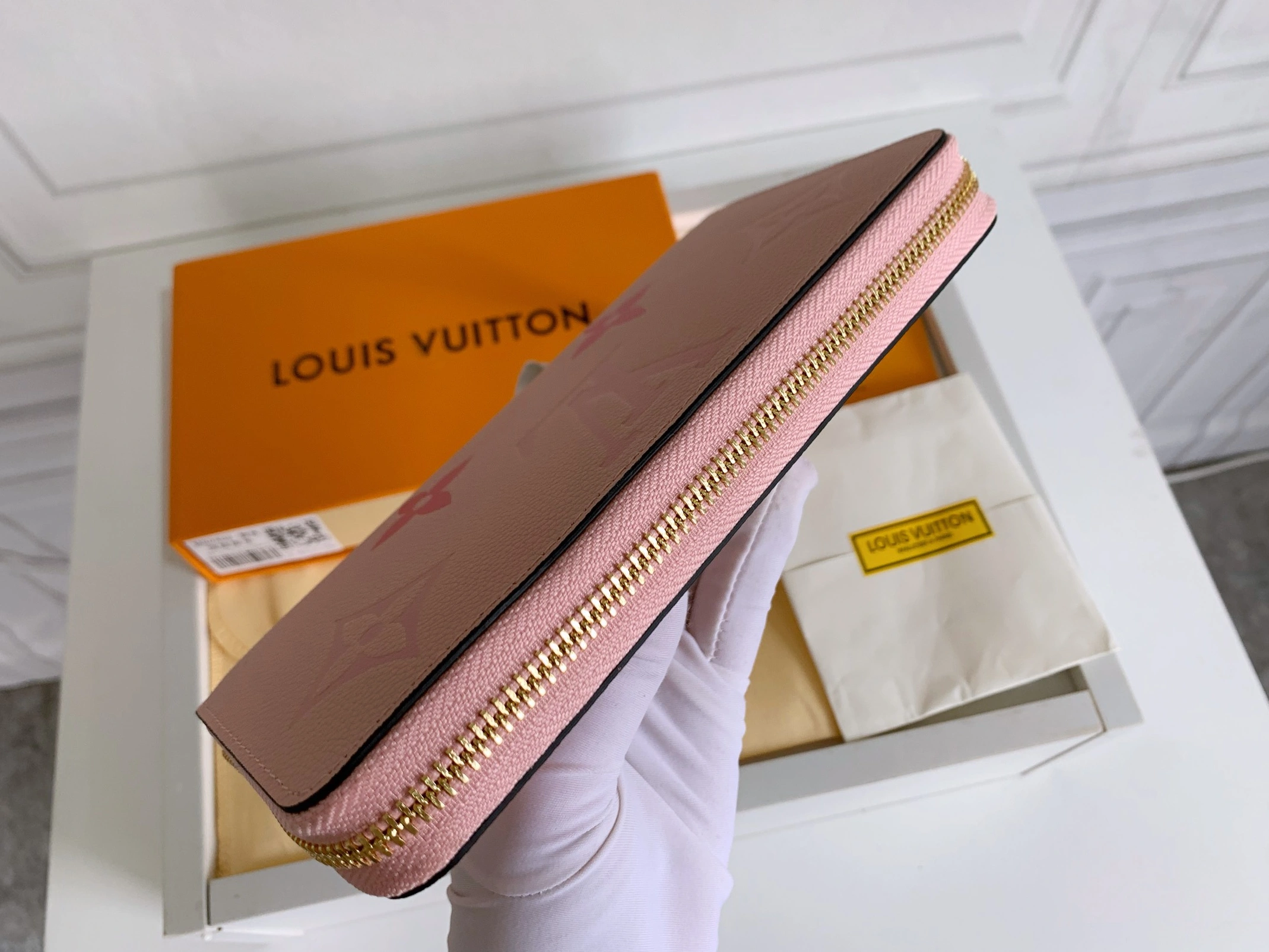 Louis Vuitton LV Wallets For Women Sleek 2841