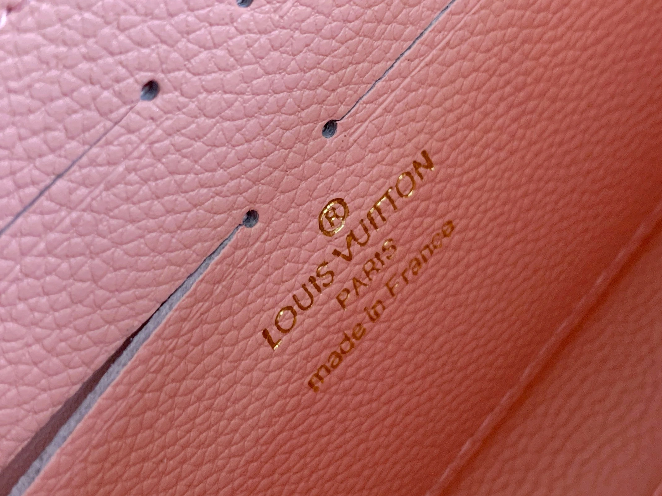Louis Vuitton LV Wallets For Women Sleek 2841