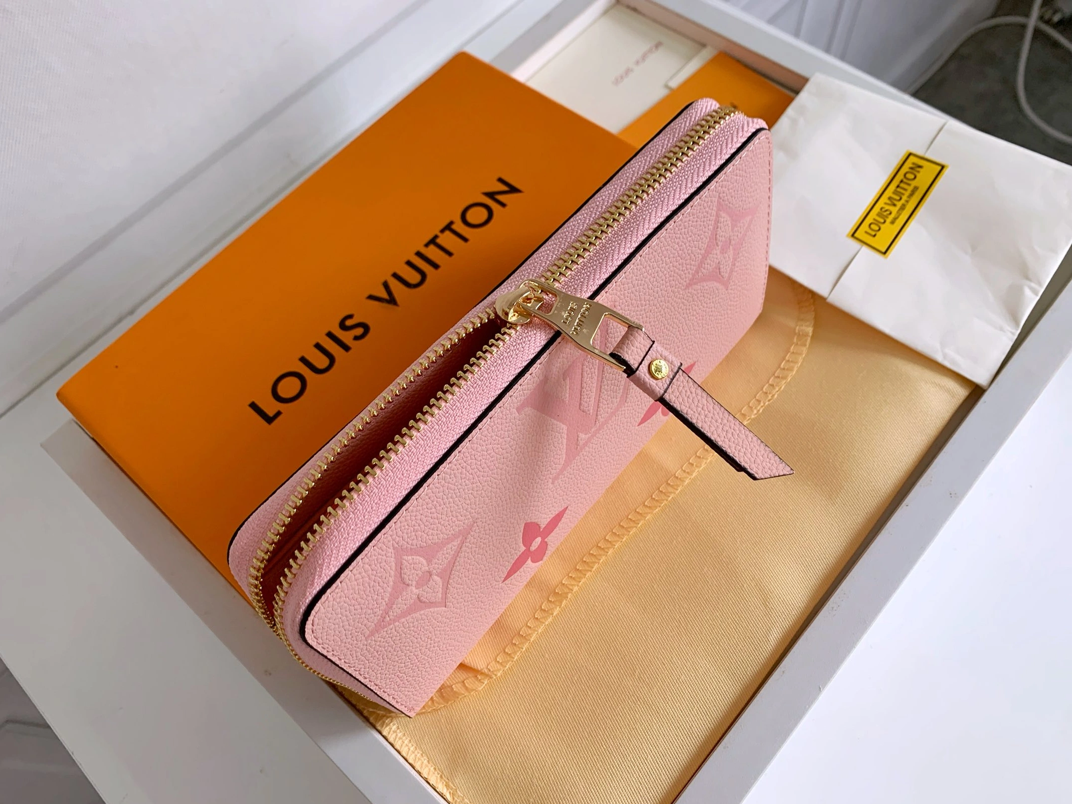 Louis Vuitton LV Wallets For Women Sleek 2841