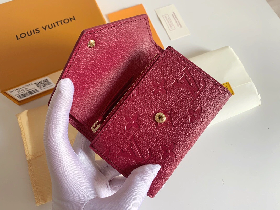Louis Vuitton LV Wallets For Women Sleek 4911