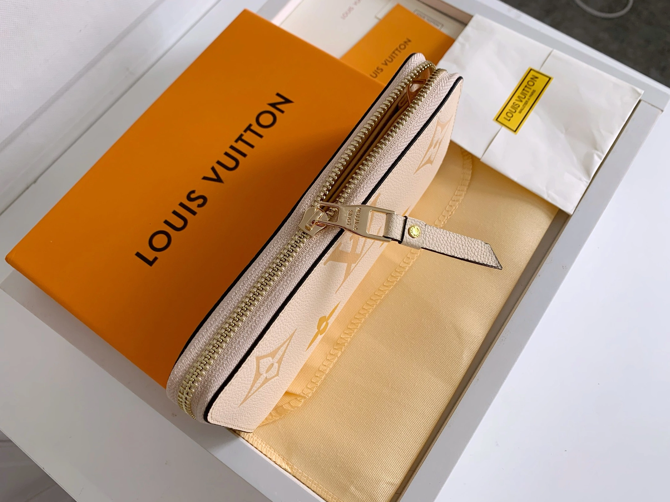 Louis Vuitton LV Wallets For Women StreetReady 7110