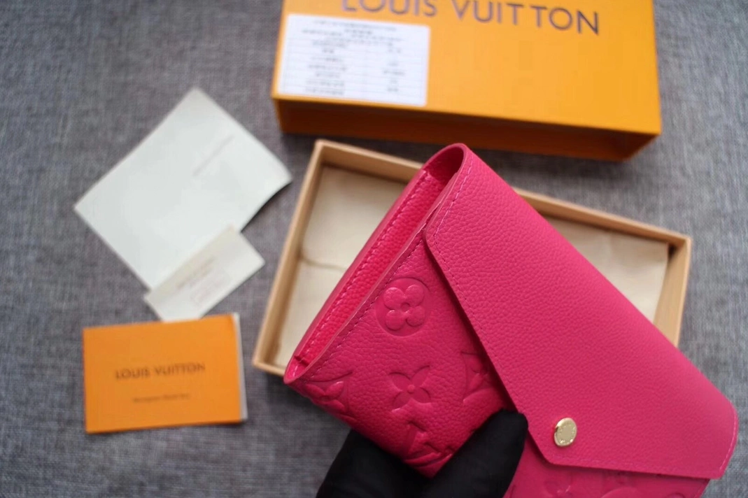 Louis Vuitton LV Wallets For Women Stylish 245