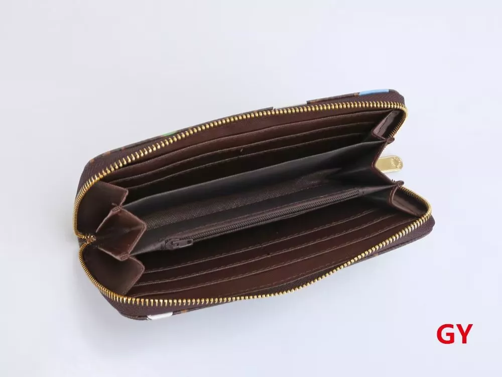Louis Vuitton LV Wallets For Women Trendsetting 912