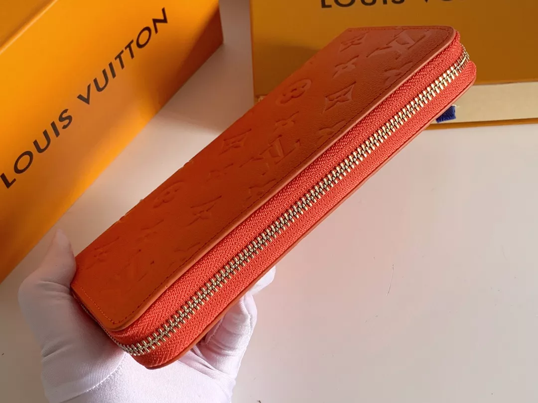 Louis Vuitton LV Wallets Functional 5164
