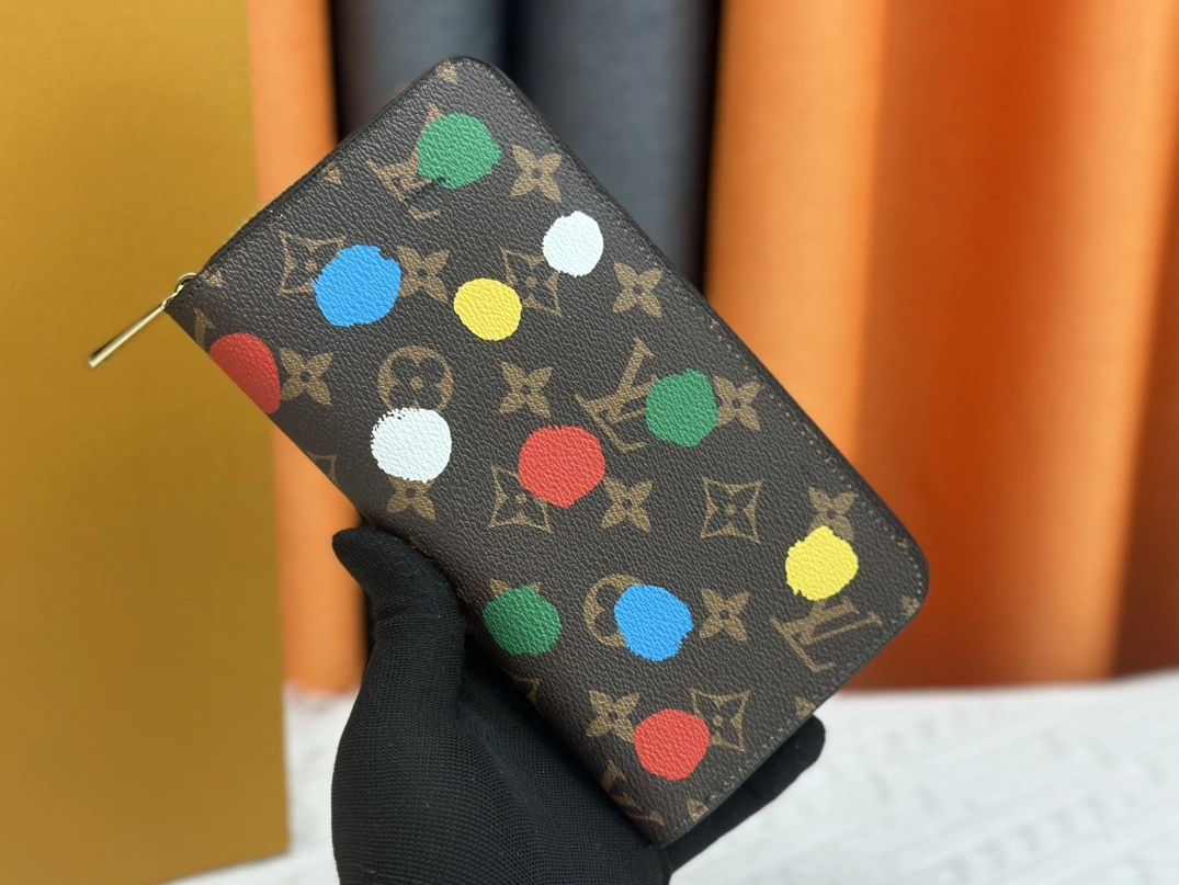 Louis Vuitton LV Wallets Functional 7952