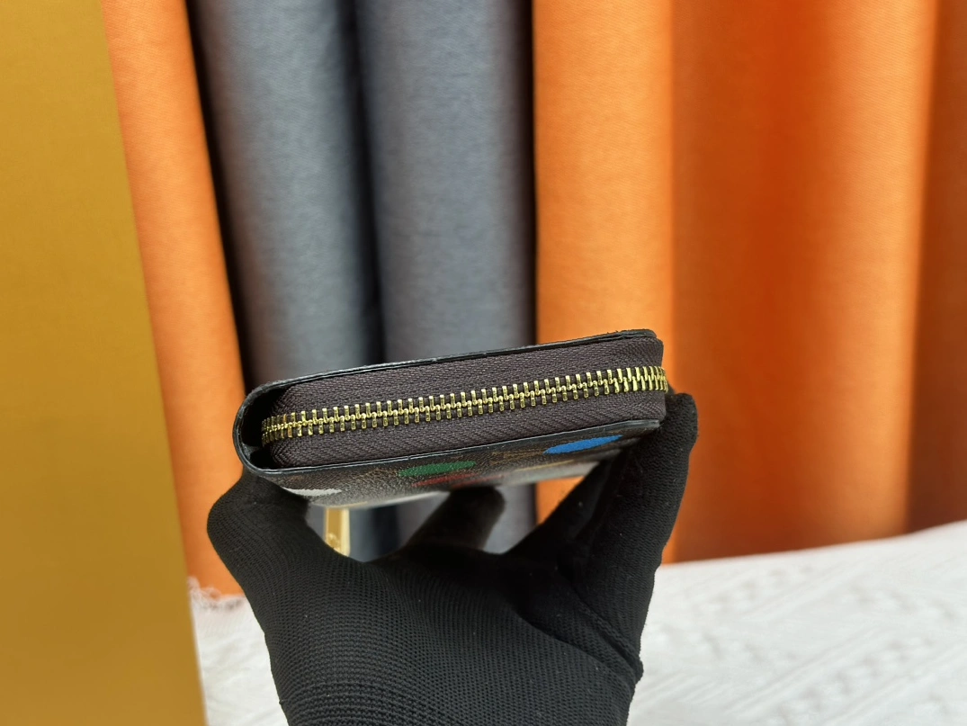 Louis Vuitton LV Wallets Functional 7952