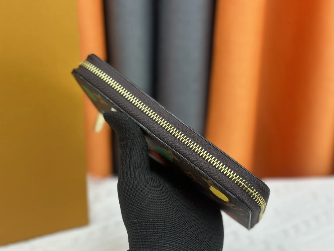 Louis Vuitton LV Wallets Functional 7952