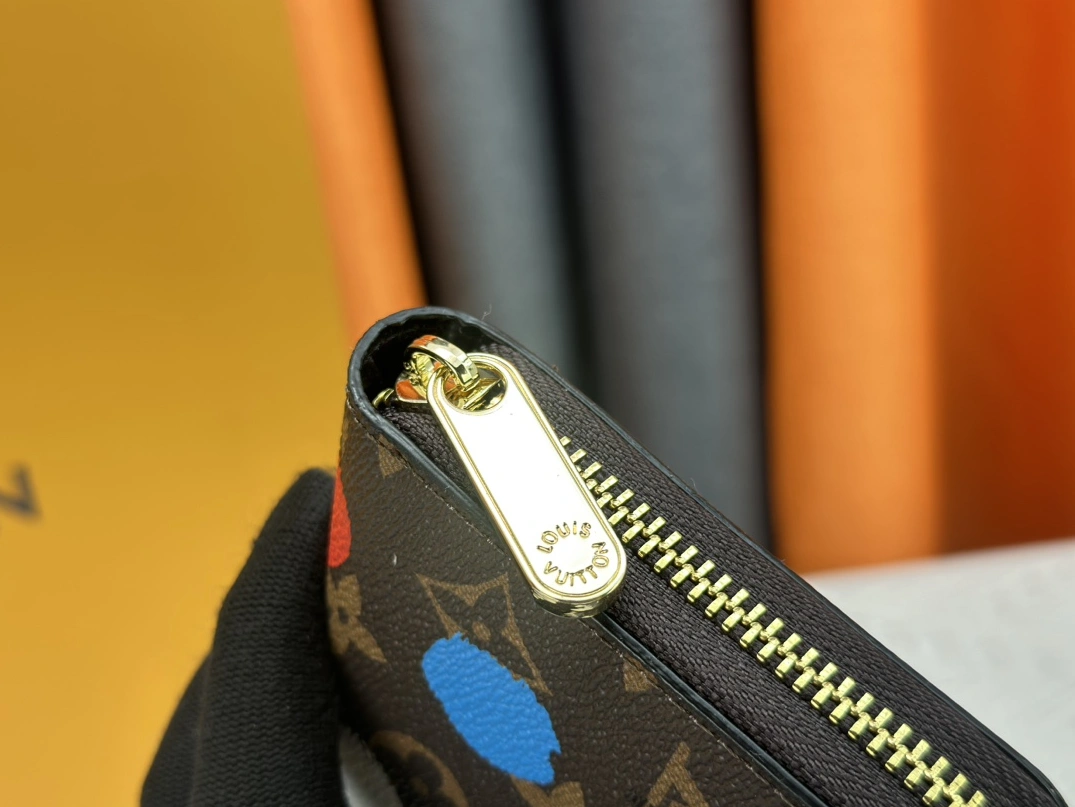 Louis Vuitton LV Wallets Functional 7952