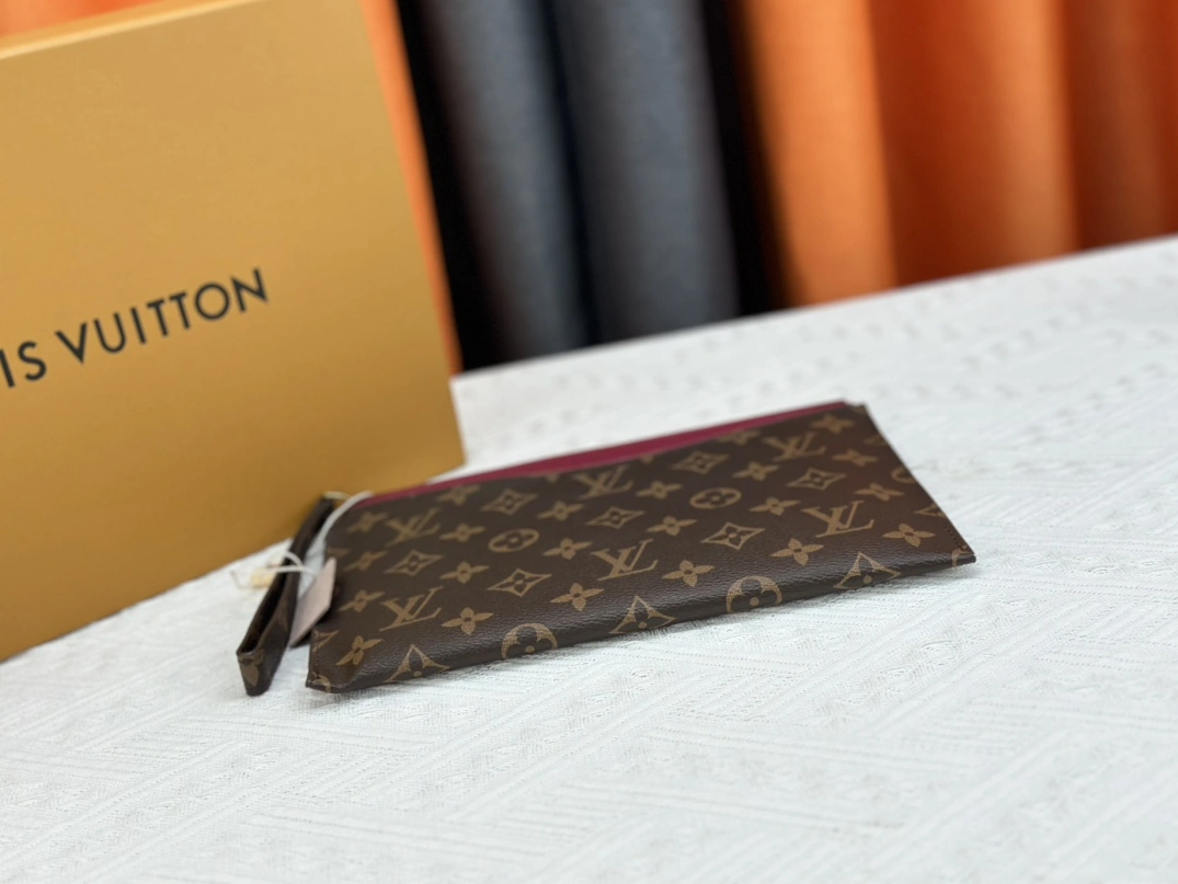 Louis Vuitton LV Wallets In Burgundy Versatile 3805