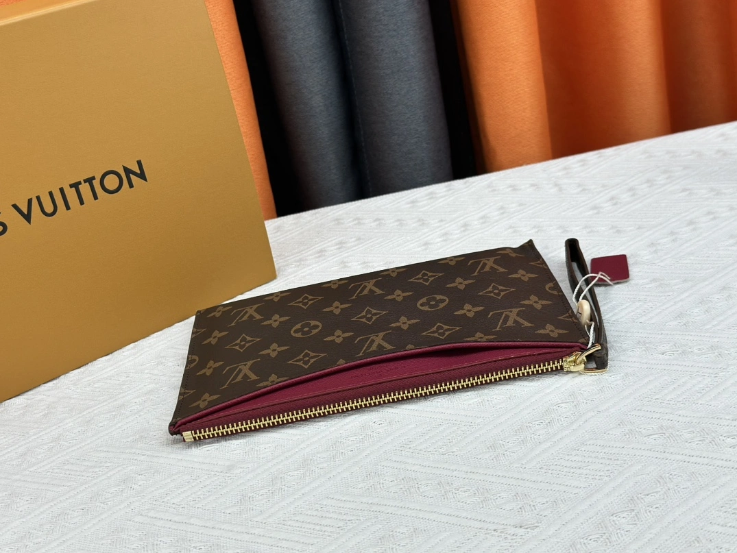 Louis Vuitton LV Wallets In Burgundy Versatile 3805