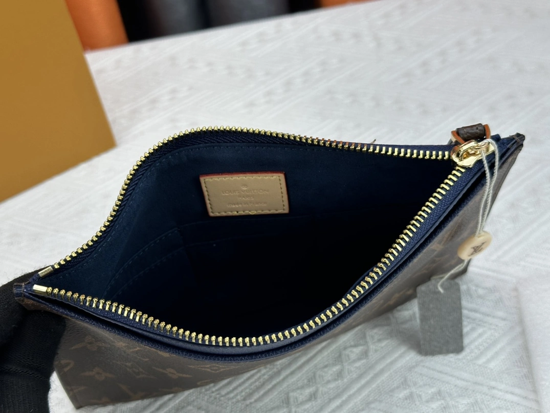 Louis Vuitton LV Wallets In Navy ModernLook 142