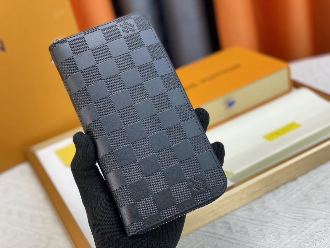 Louis Vuitton LV Wallets Lightweight 582