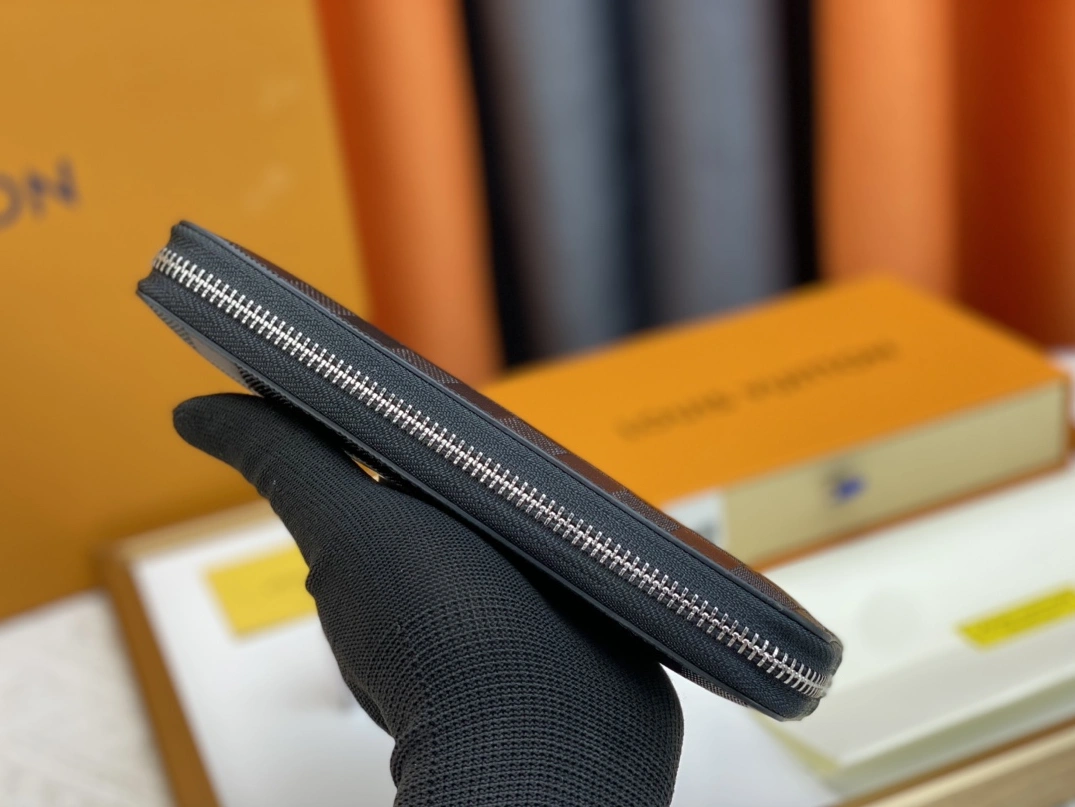 Louis Vuitton LV Wallets Lightweight 582