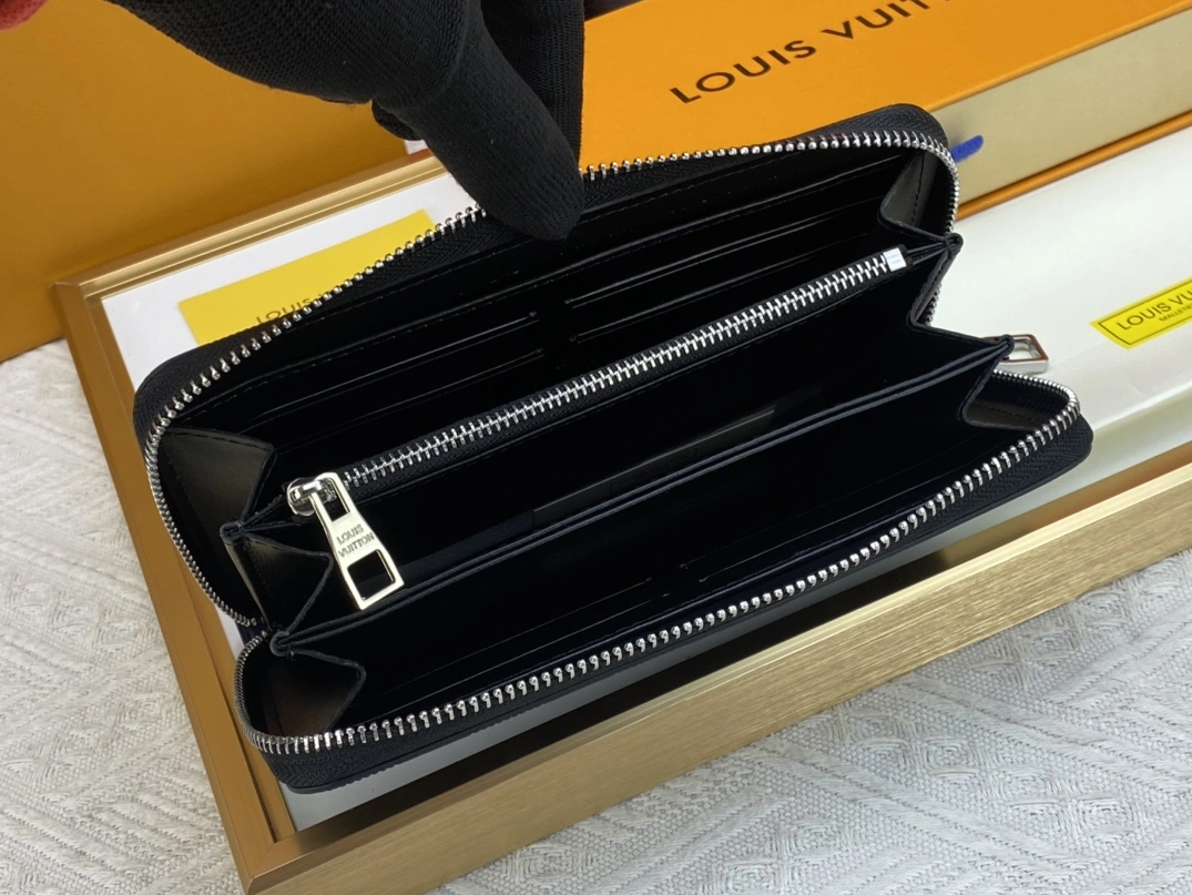 Louis Vuitton LV Wallets Lightweight 582