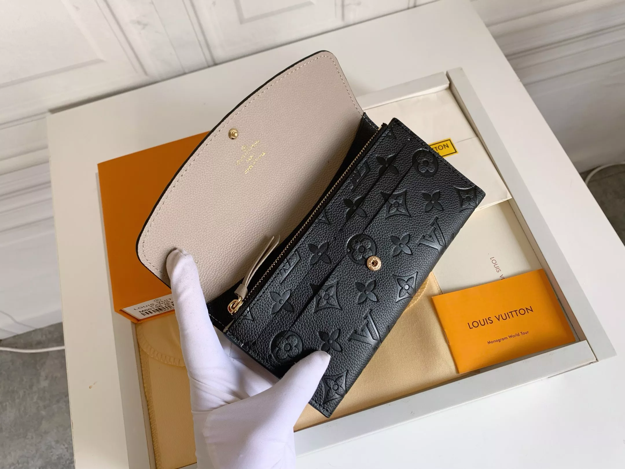 Louis Vuitton LV Wallets Minimalist 295