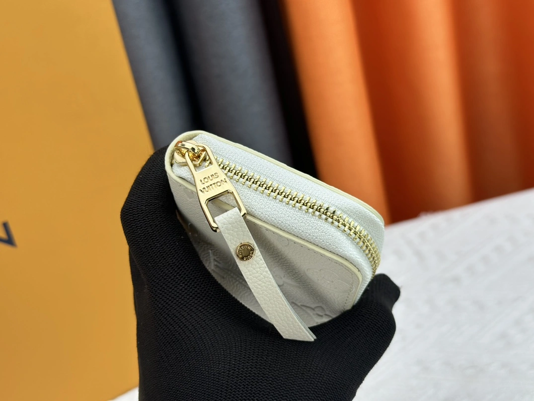 Louis Vuitton LV Wallets Minimalist 4546