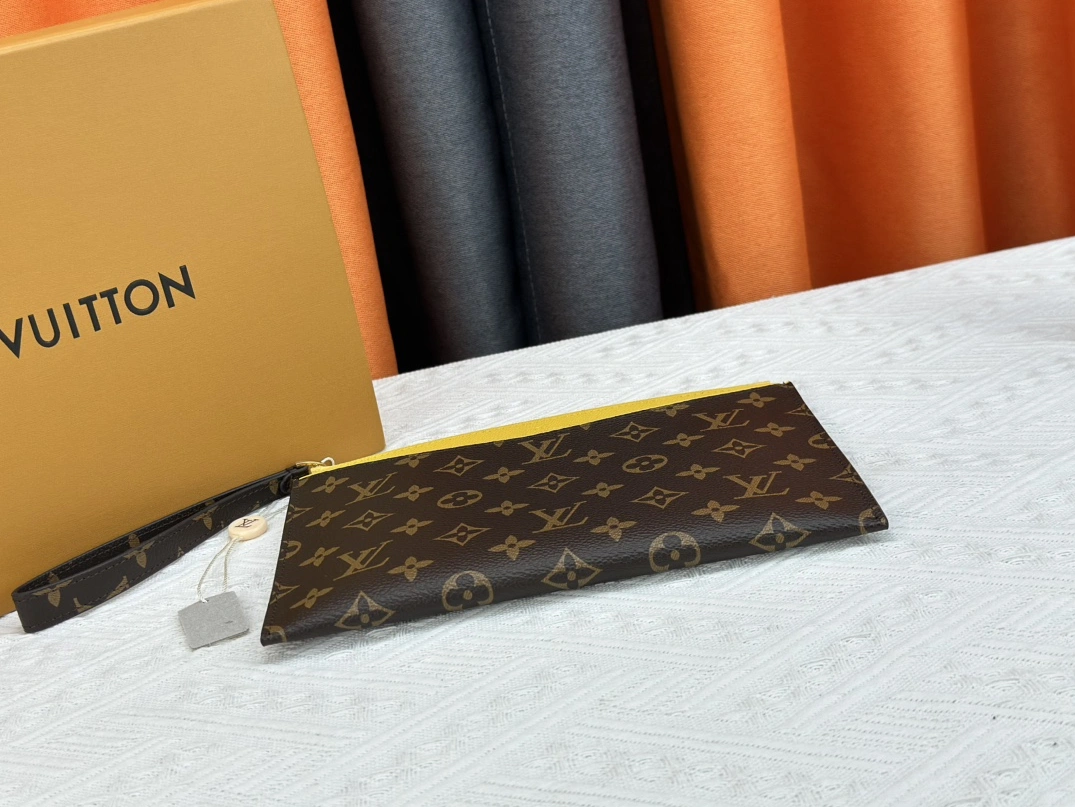 Louis Vuitton LV Wallets Resilient 3871