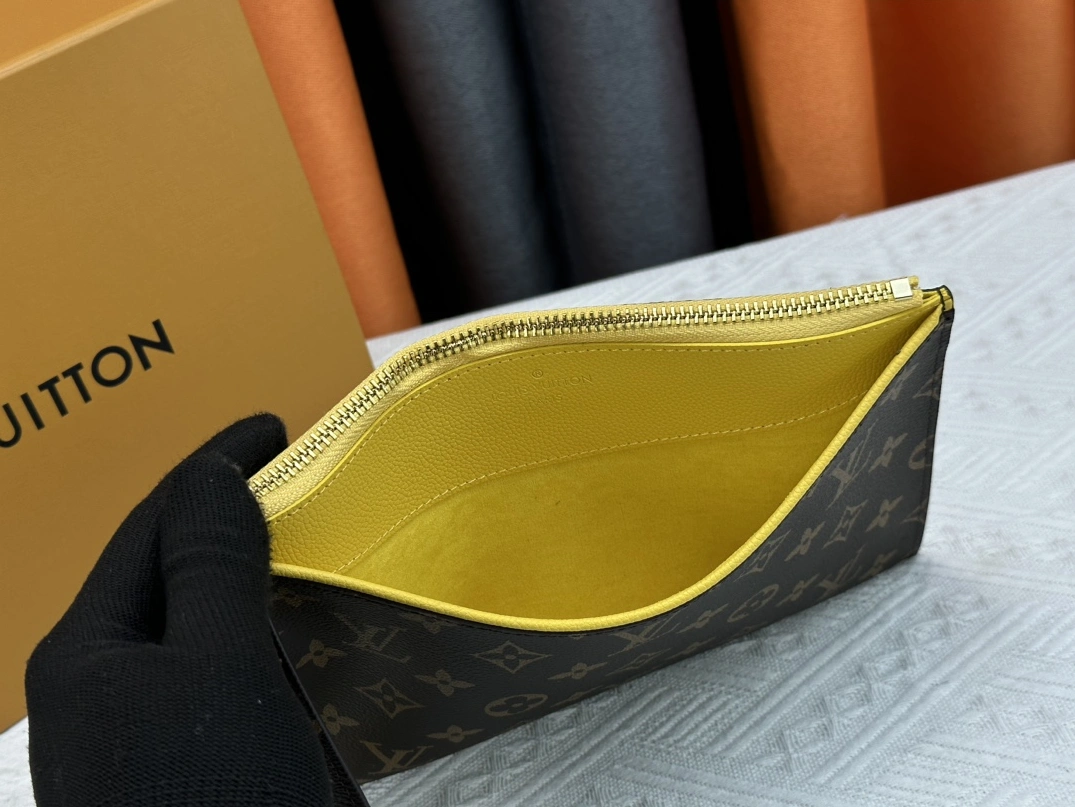 Louis Vuitton LV Wallets Resilient 3871