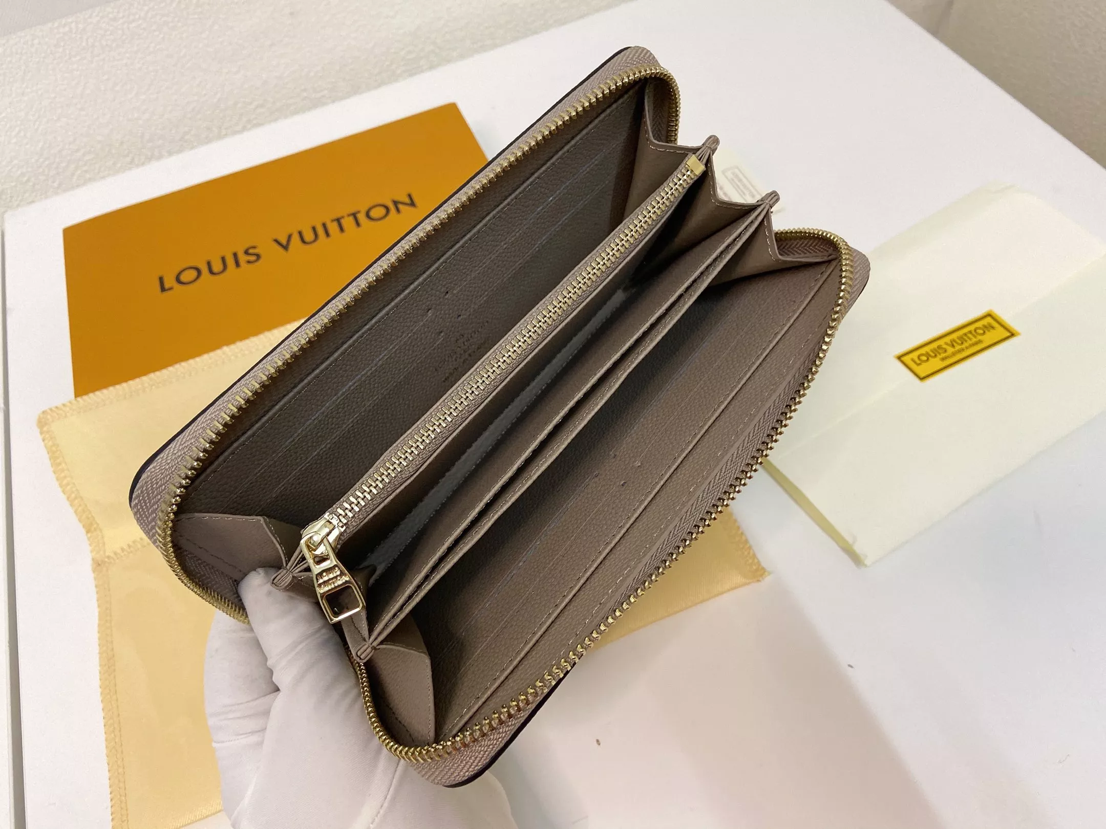 Louis Vuitton LV Wallets Trendy 4161