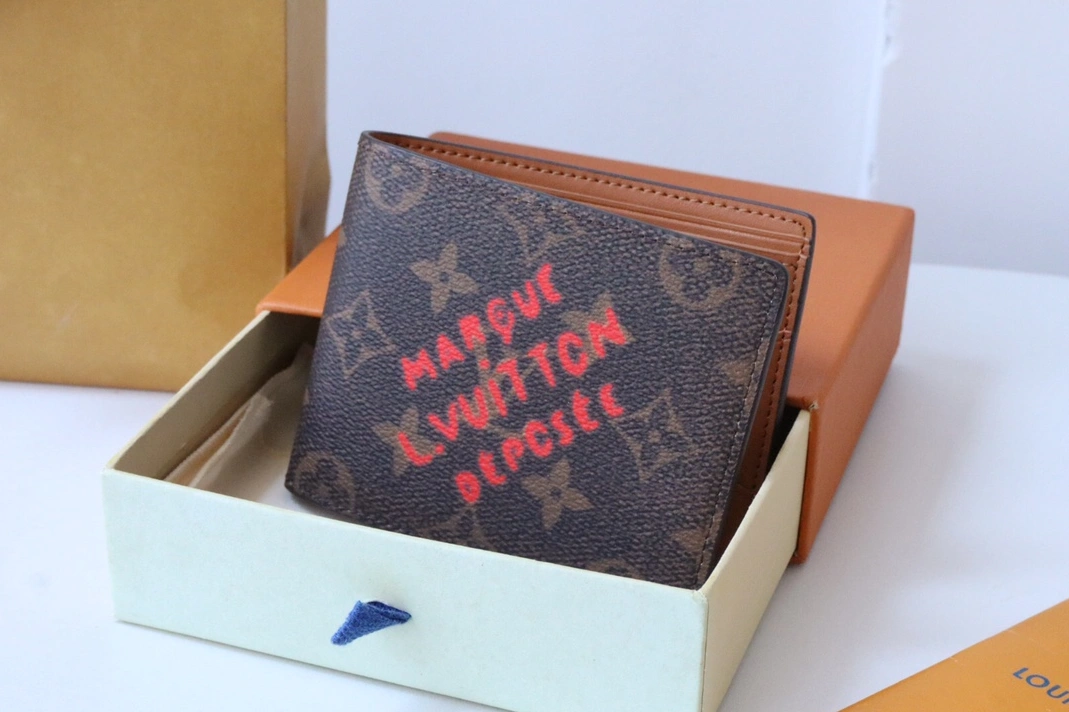 Louis Vuitton LV Wallets Versatile 3894
