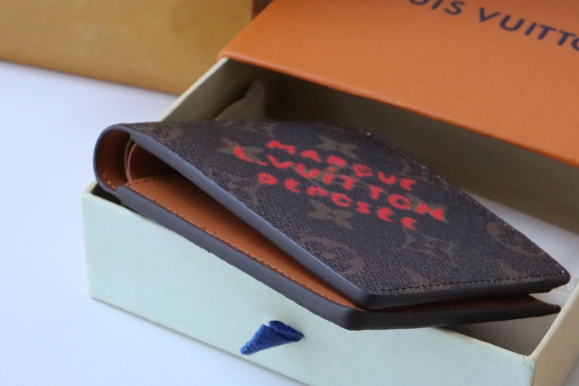 Louis Vuitton LV Wallets Versatile 3894