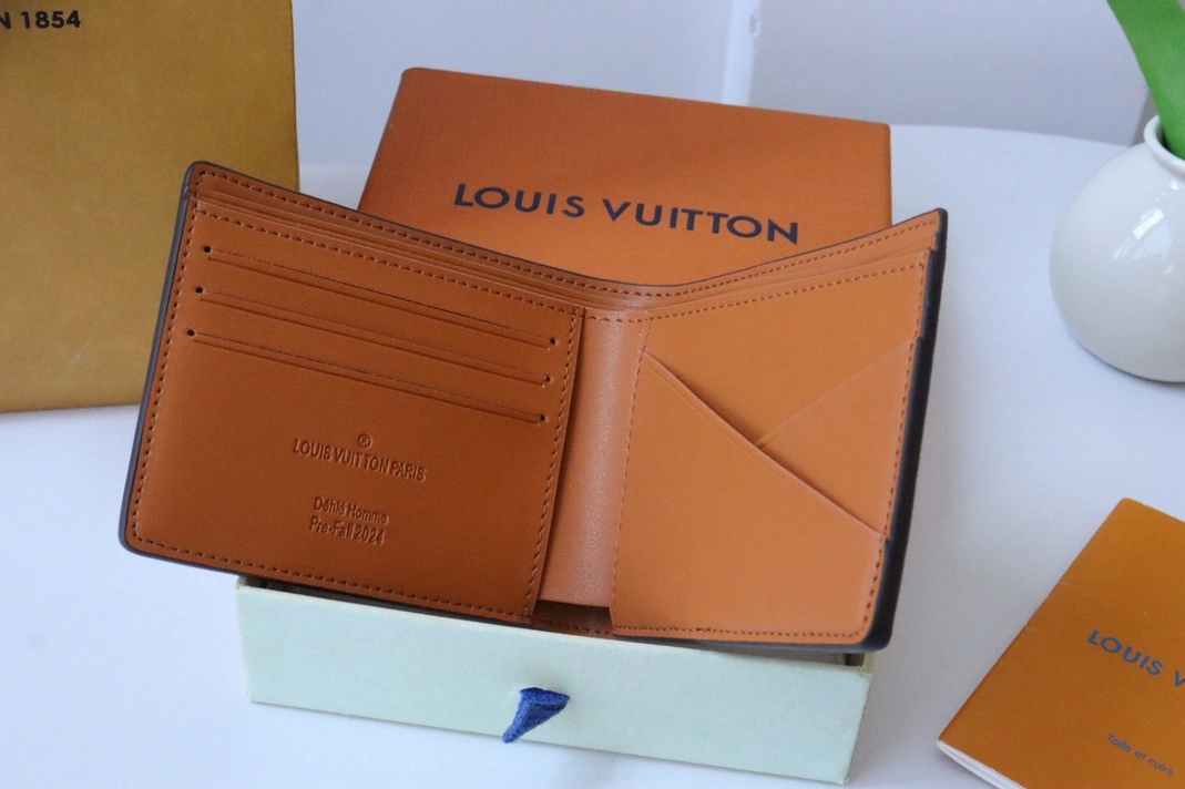 Louis Vuitton LV Wallets Versatile 3894
