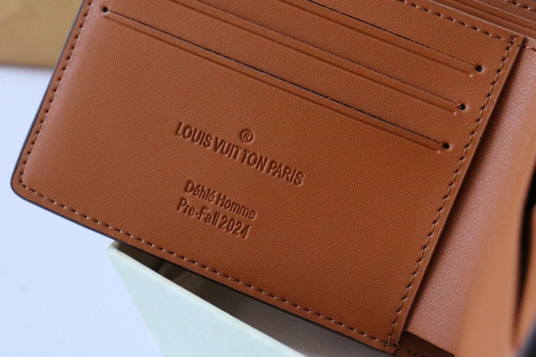 Louis Vuitton LV Wallets Versatile 3894