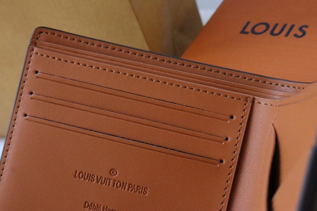 Louis Vuitton LV Wallets Versatile 3894