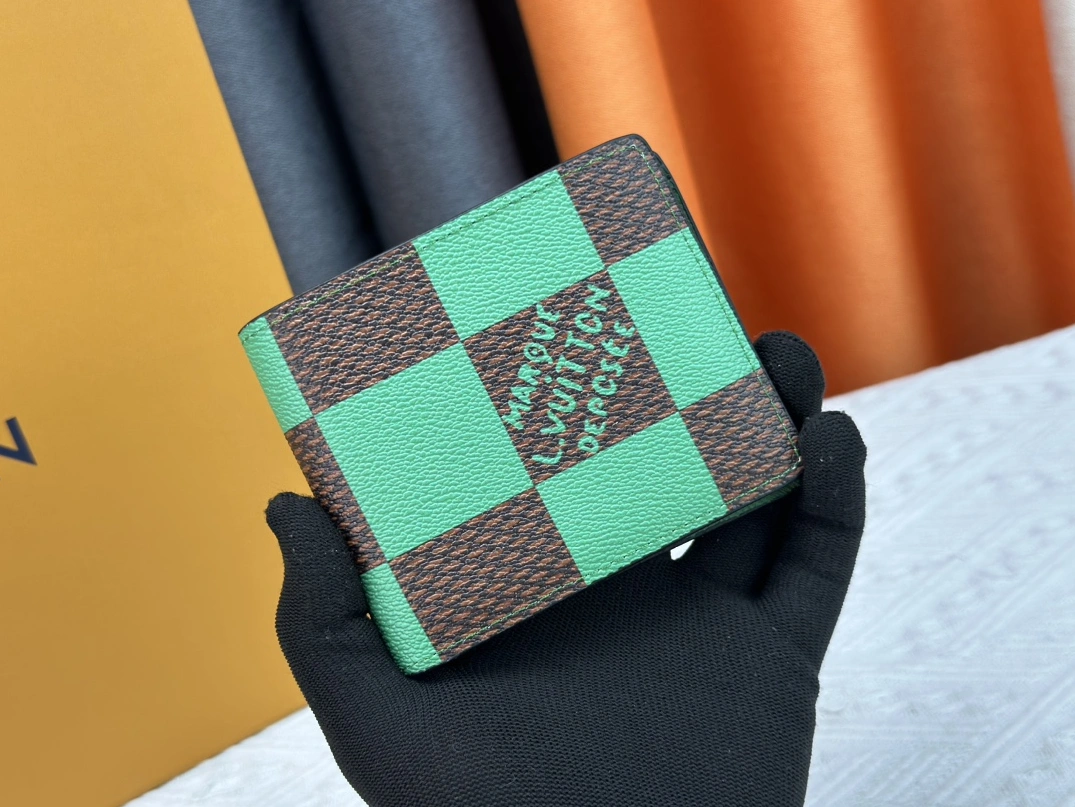 Louis Vuitton LV Wallets Versatile 4125