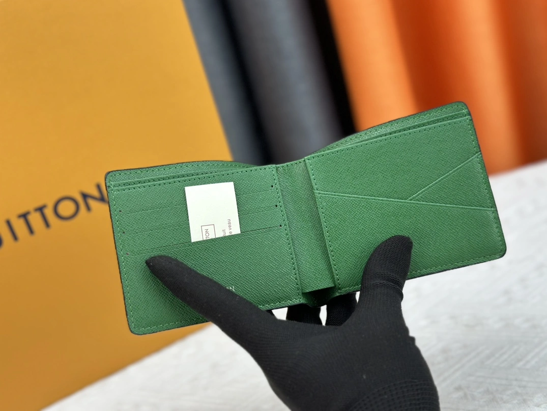Louis Vuitton LV Wallets Versatile 4125