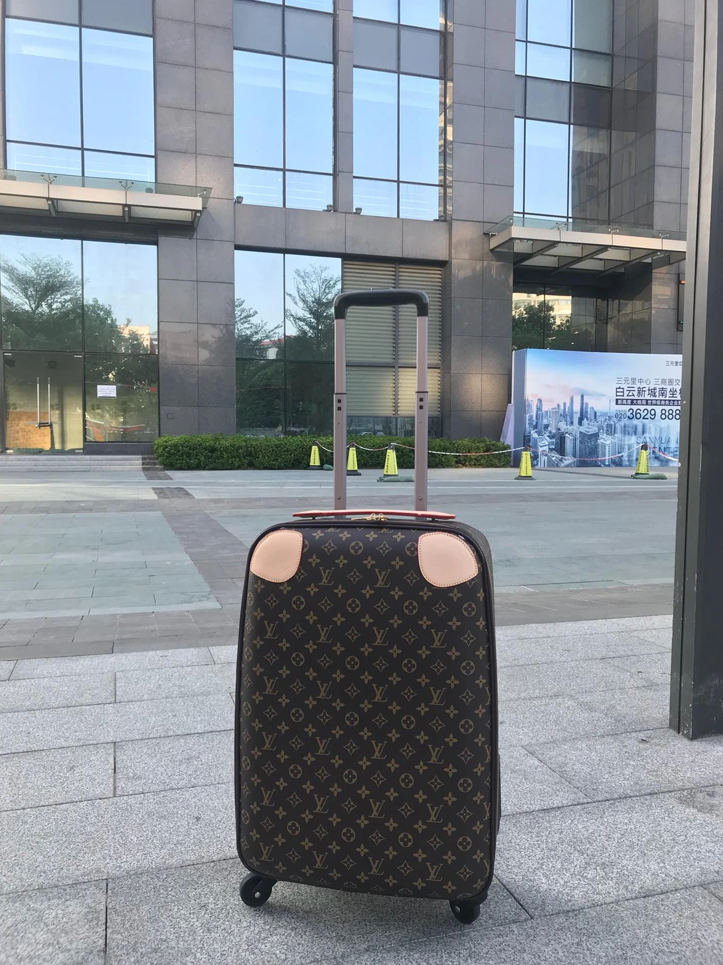 Louis Vuitton Luggage AllSeason 276