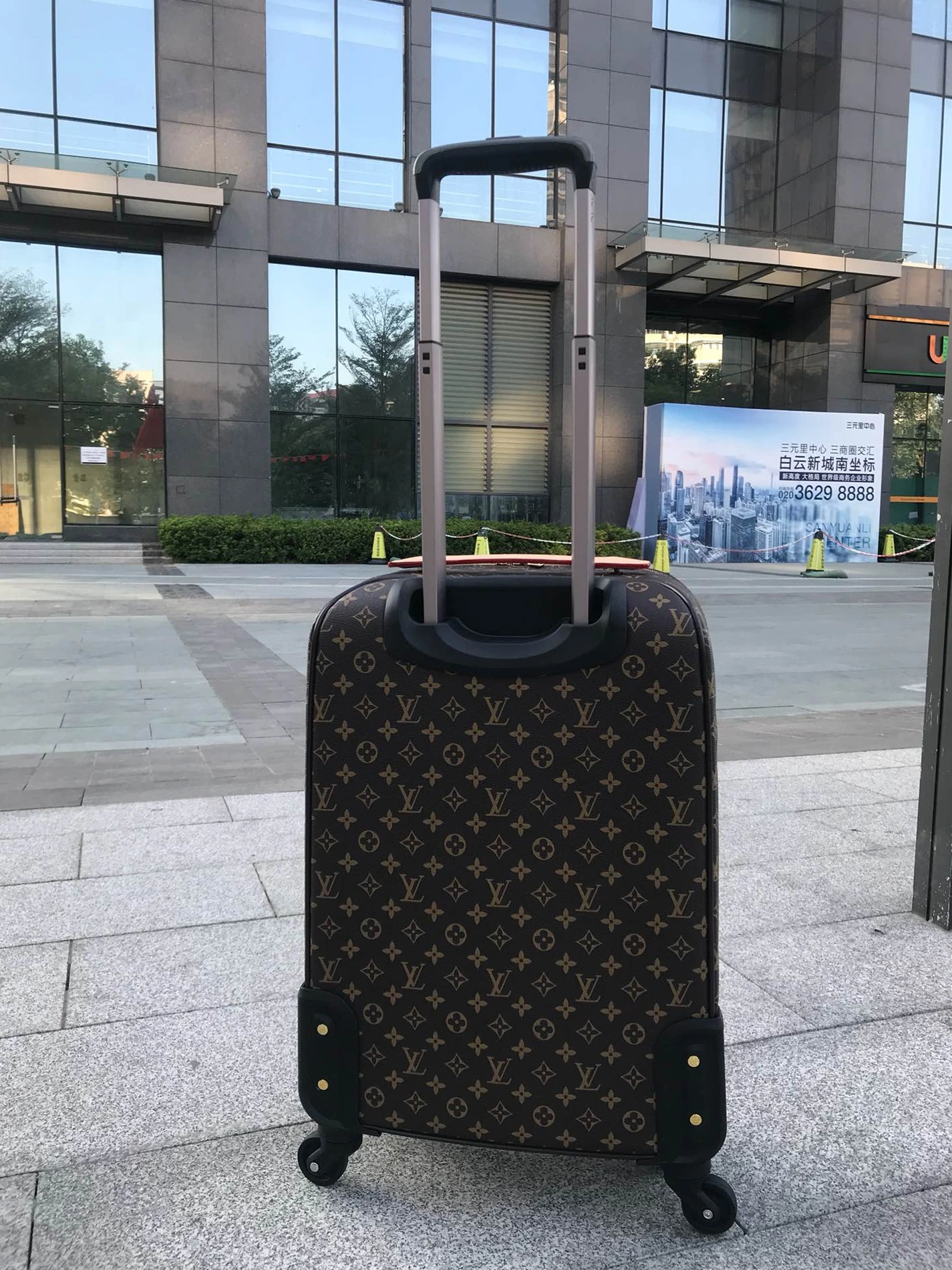 Louis Vuitton Luggage AllSeason 276