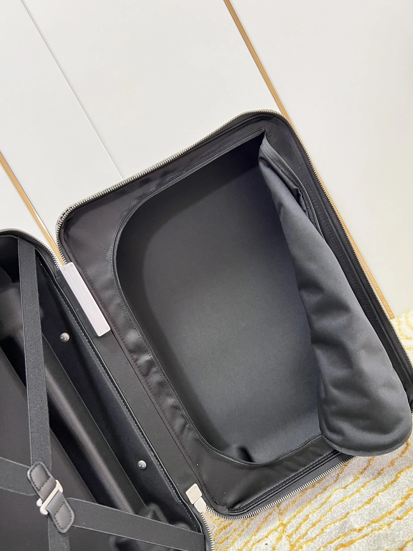 Louis Vuitton Luggage AllSeason 9358