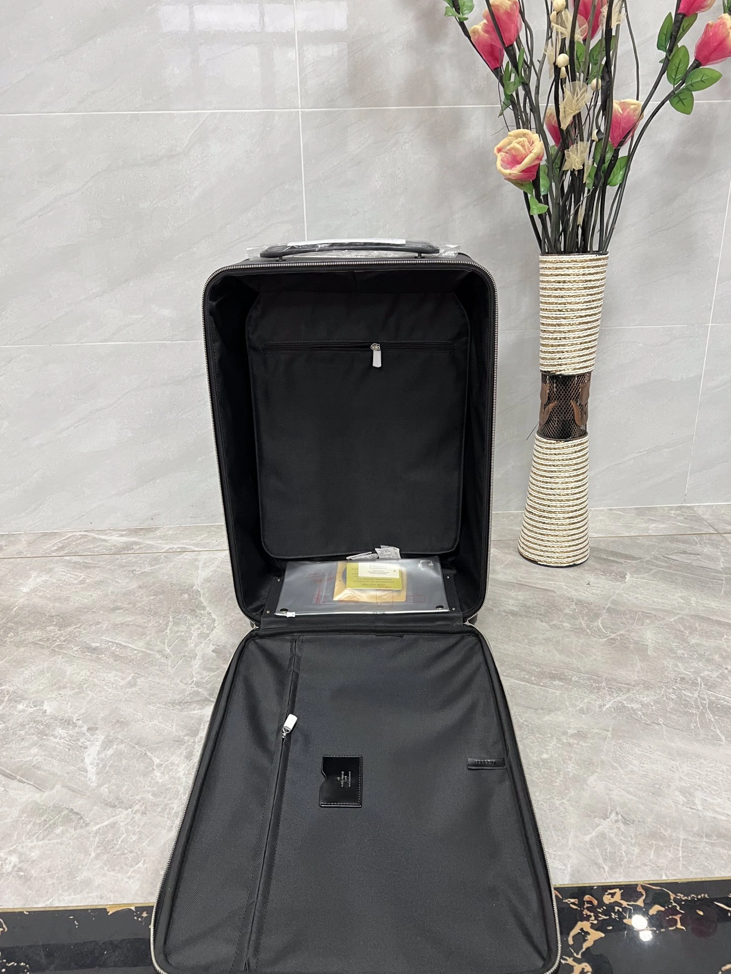 Louis Vuitton Luggage Classic 3253