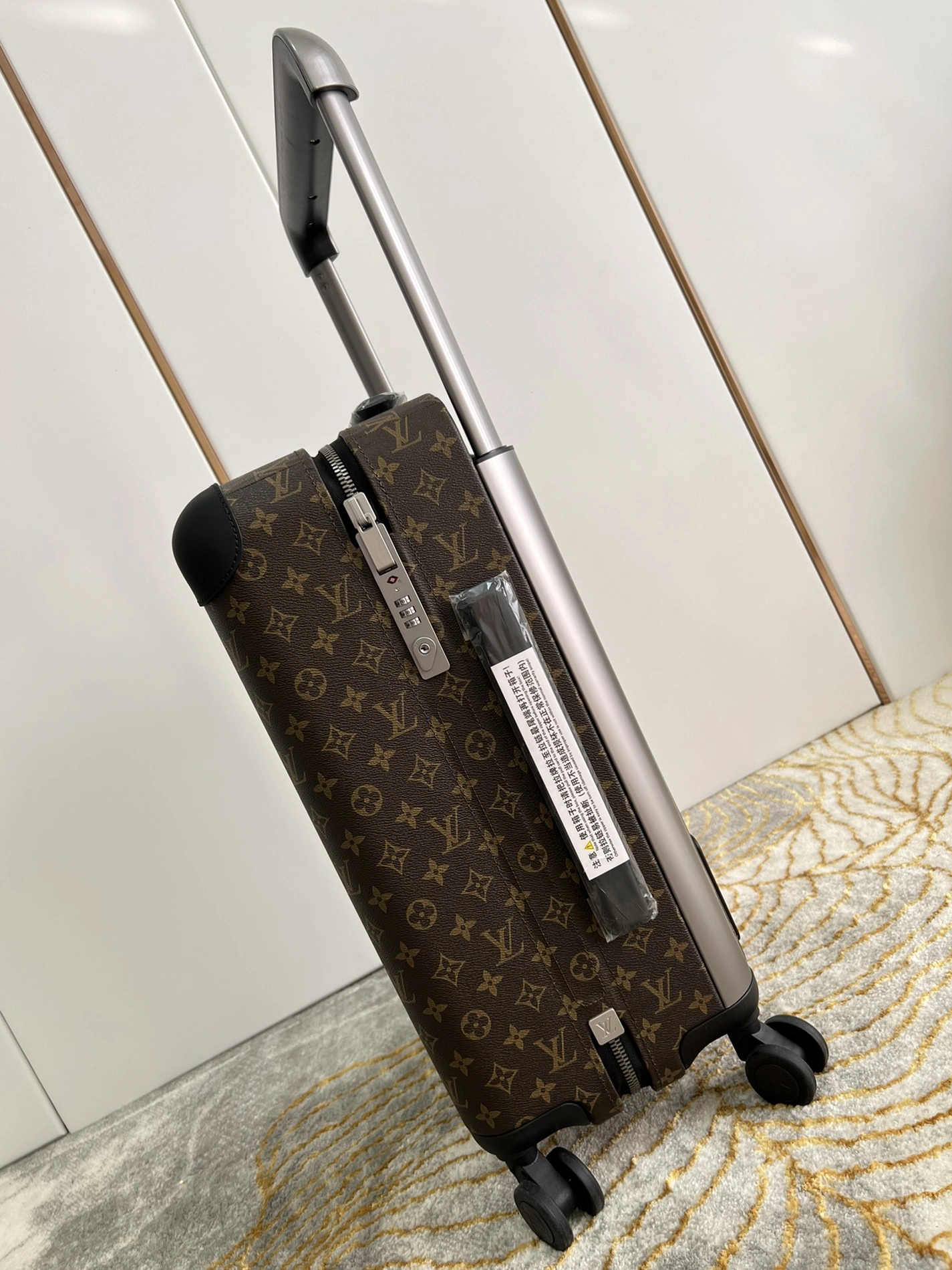Louis Vuitton Luggage Comfortable 9149