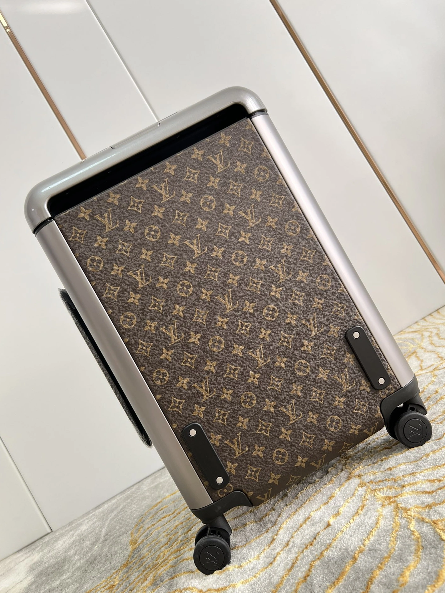 Louis Vuitton Luggage Comfortable 9149