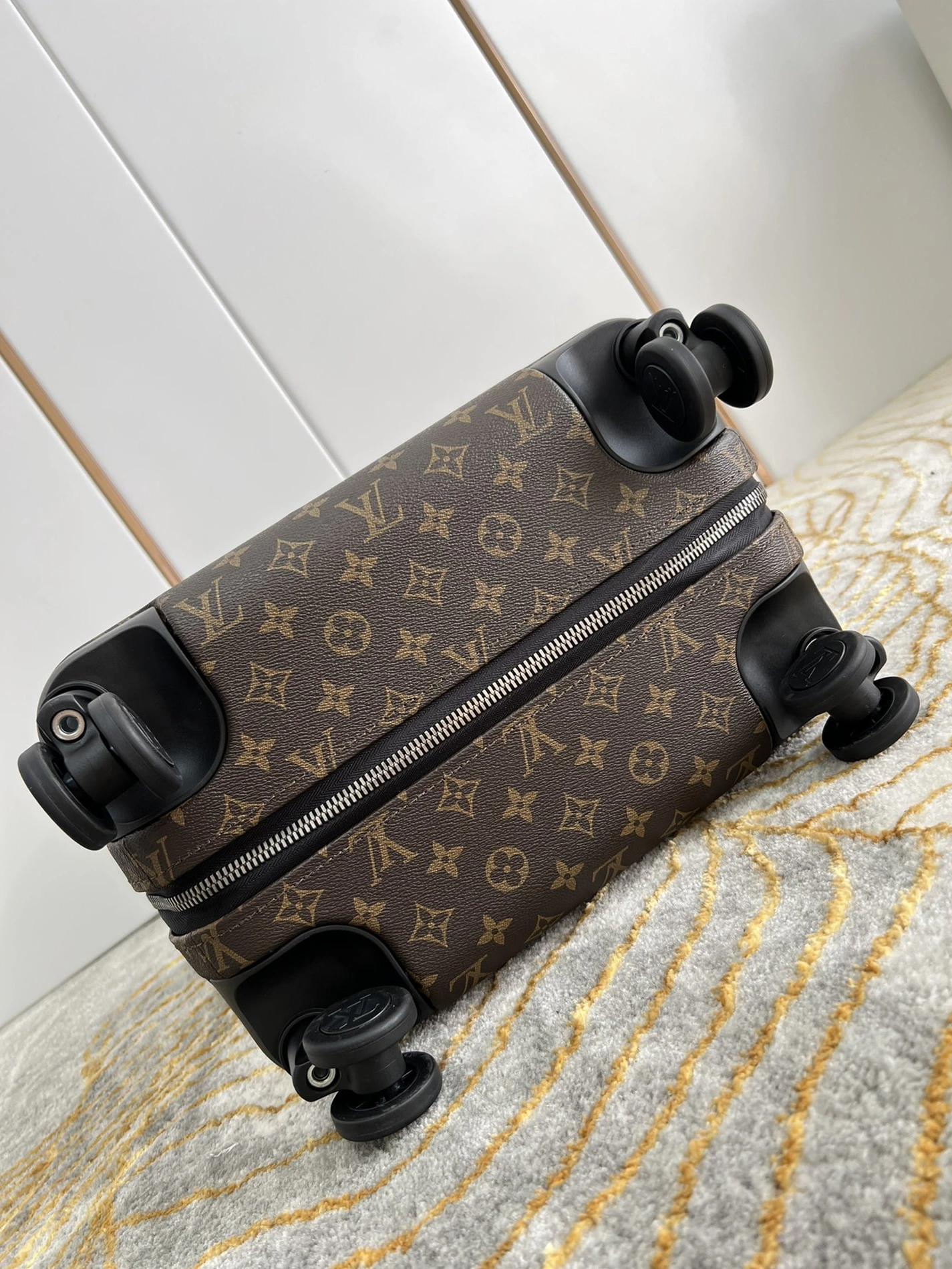 Louis Vuitton Luggage Comfortable 9149