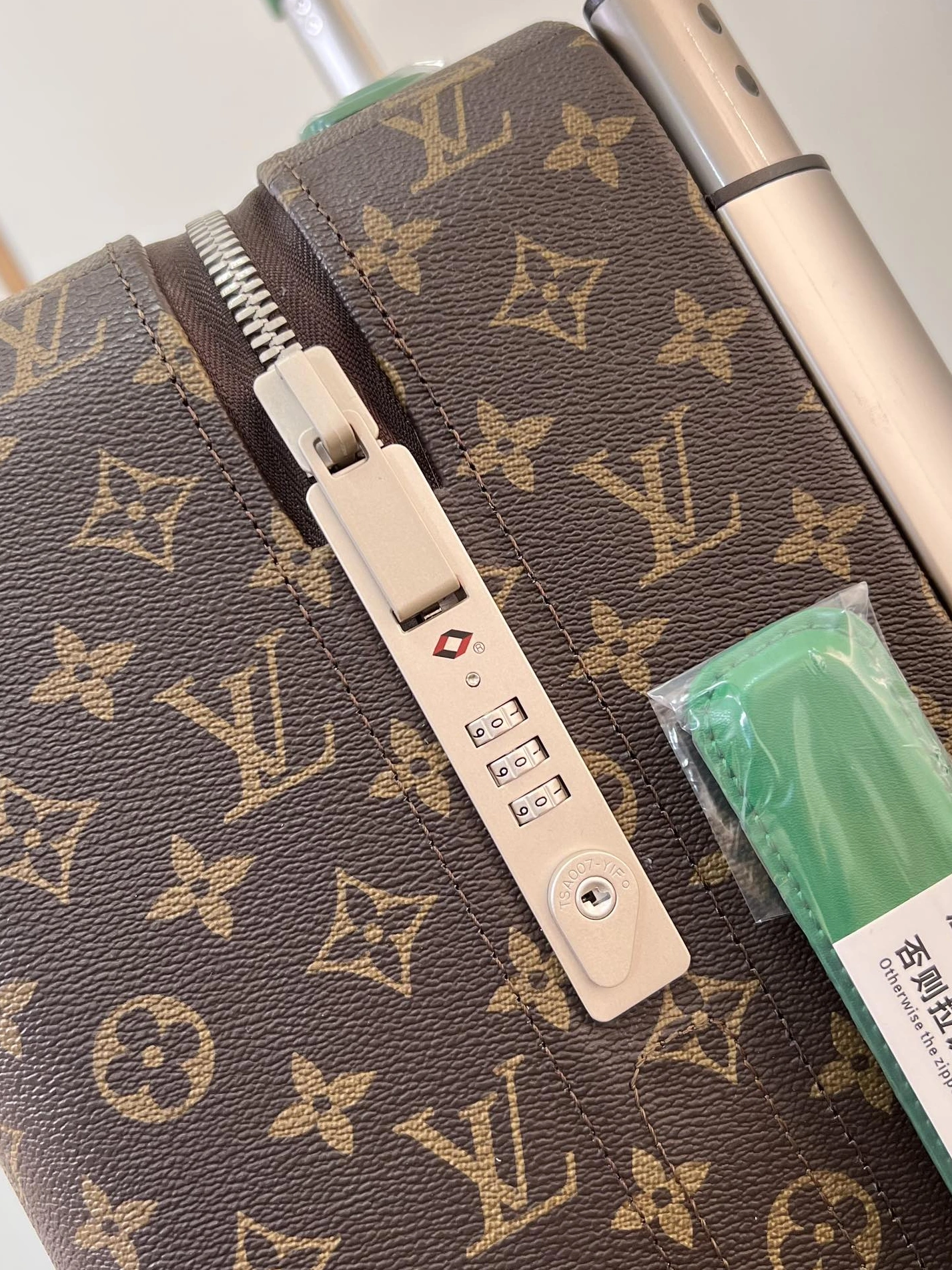 Louis Vuitton Luggage Compact 1661