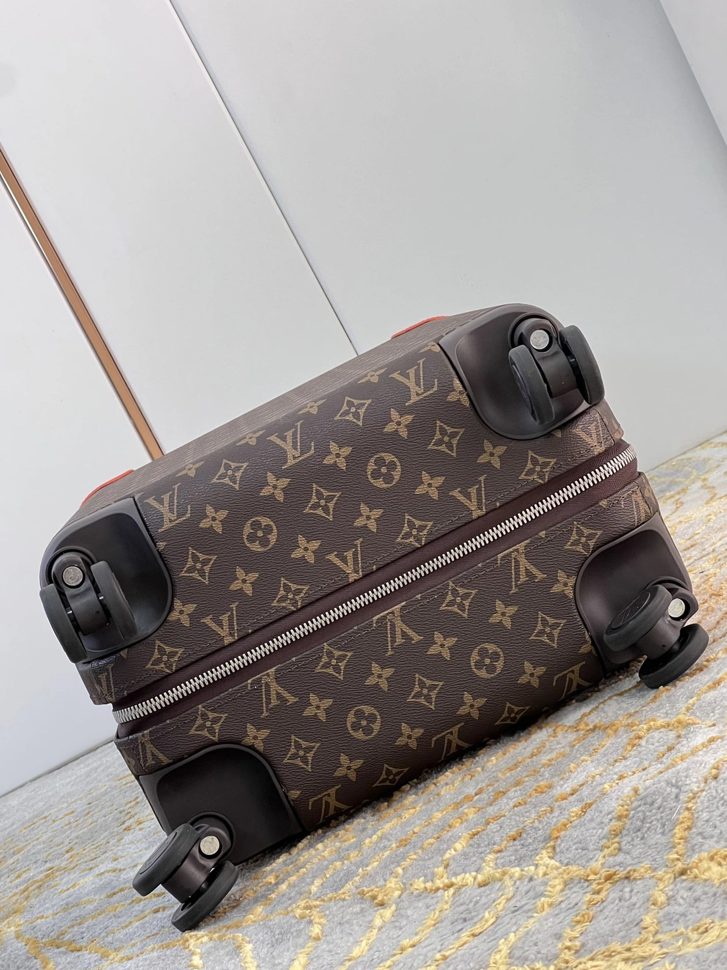 Louis Vuitton Luggage Cozy 7584