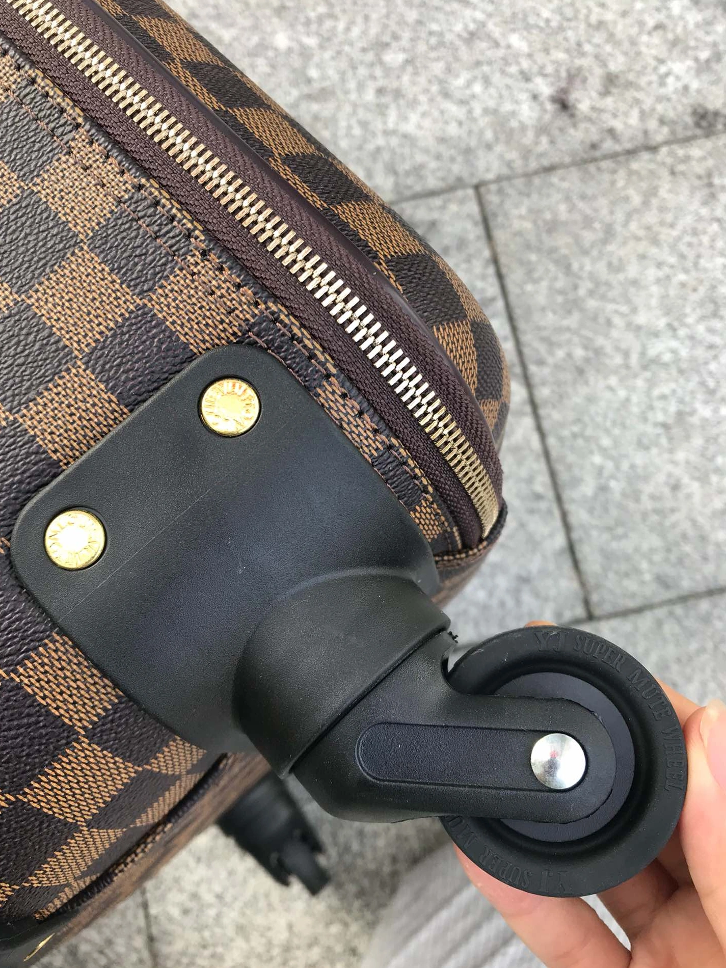 Louis Vuitton Luggage DailyWear 8676