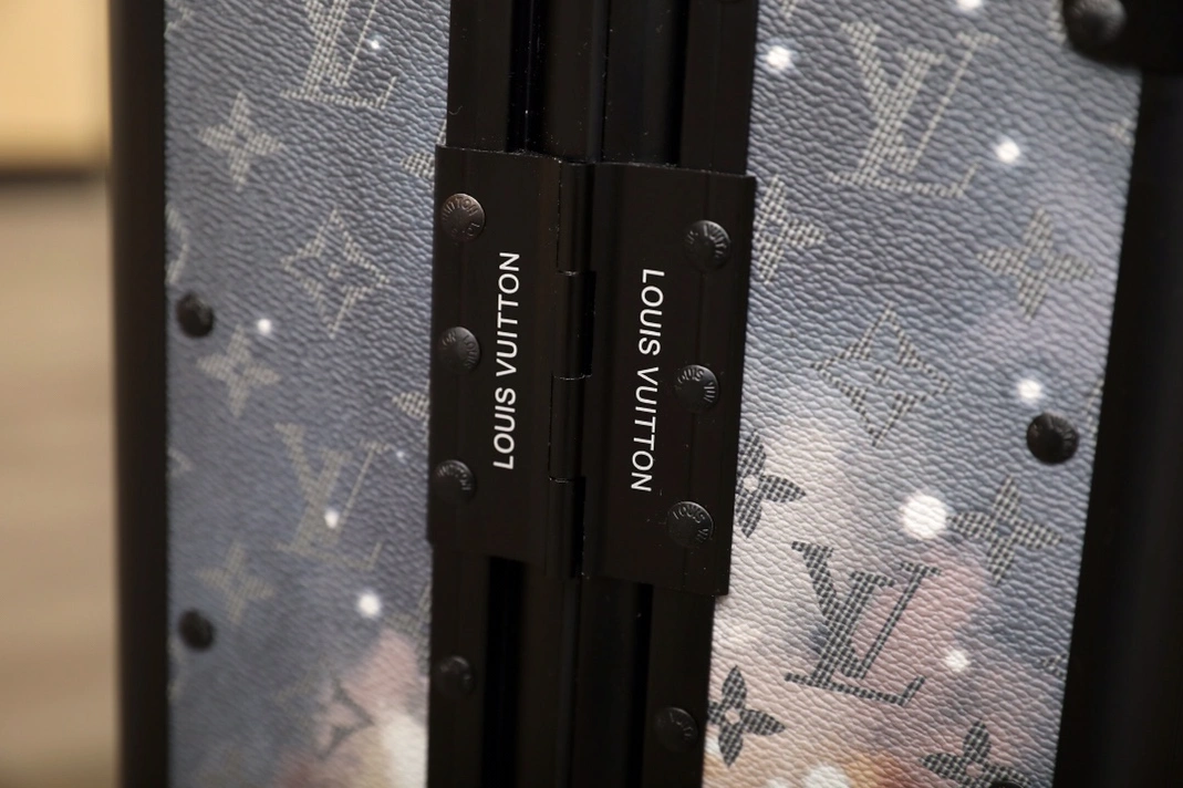 Louis Vuitton Luggage For Unisex Comfortable 3234