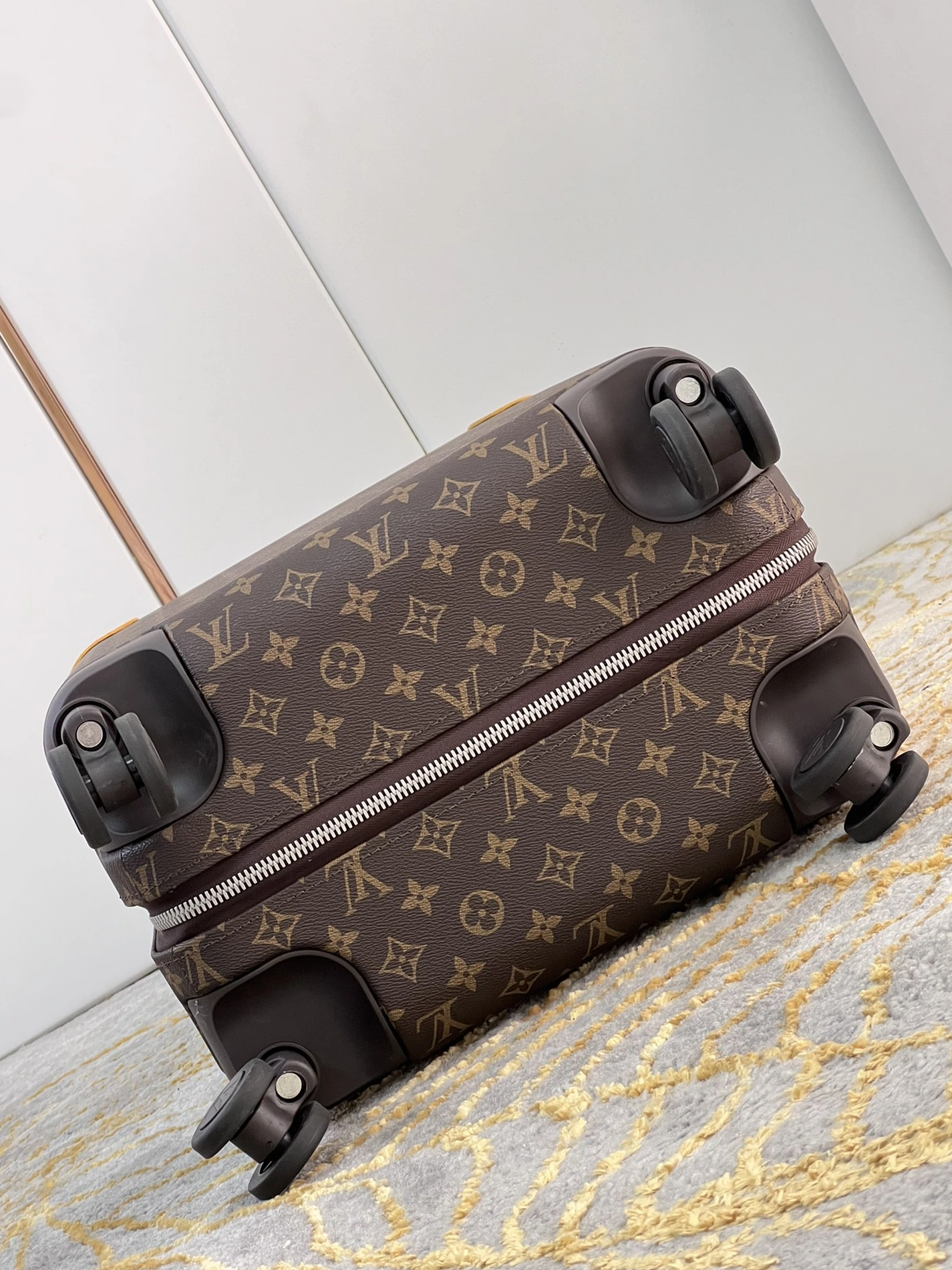 Louis Vuitton Luggage GoAnywhere 6570