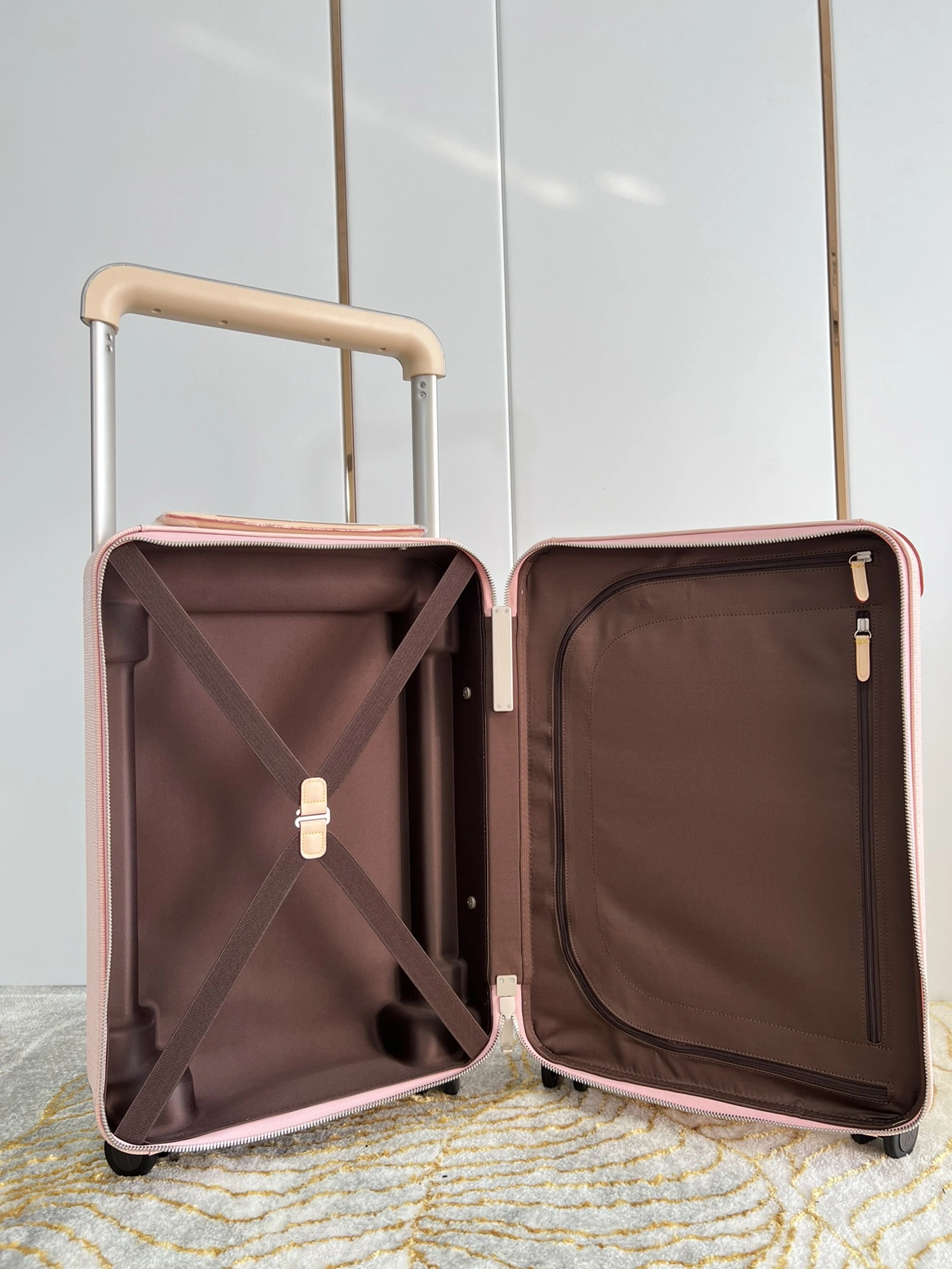 Louis Vuitton Luggage Modern 3064