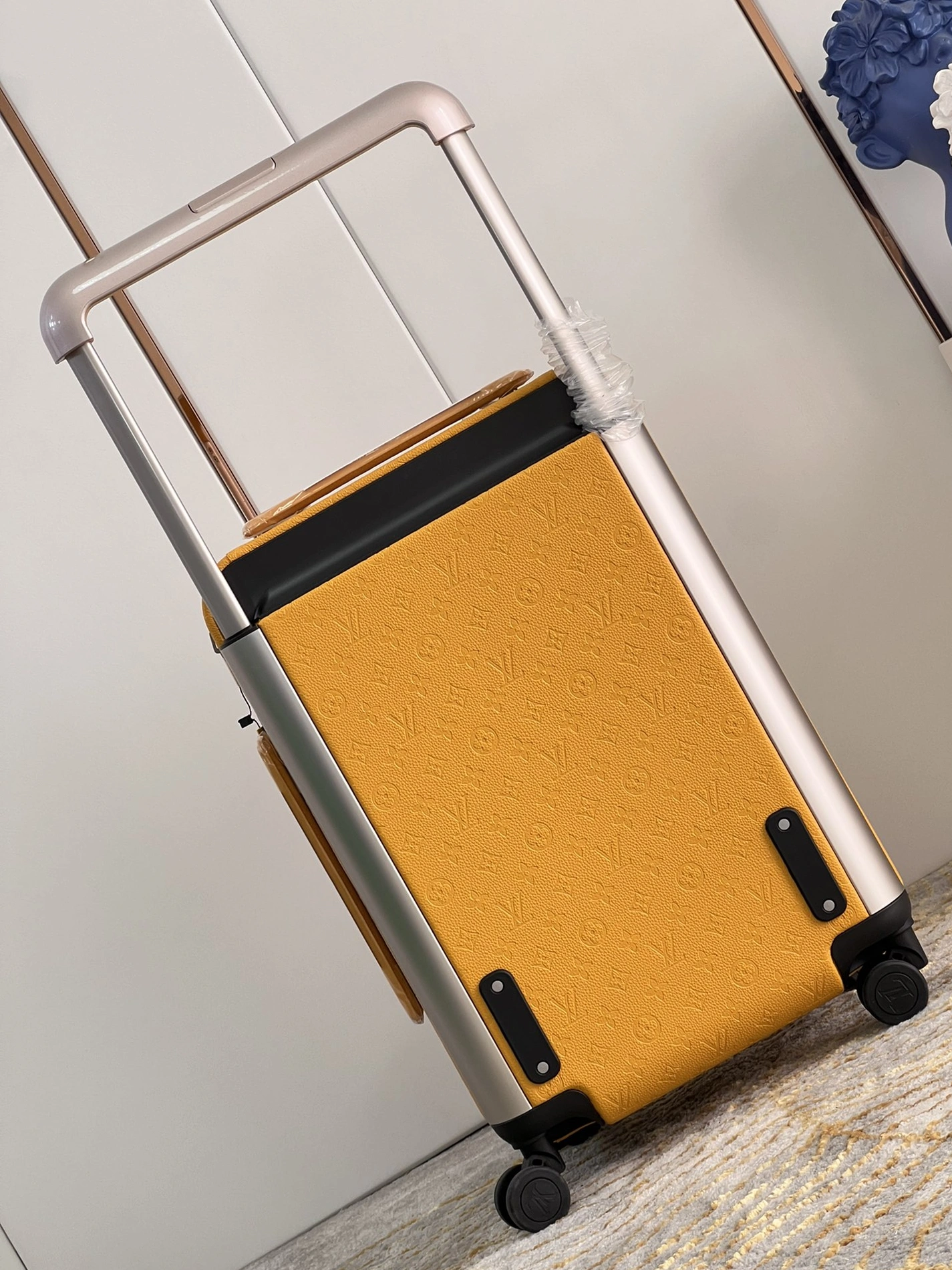 Louis Vuitton Luggage Refined 8703