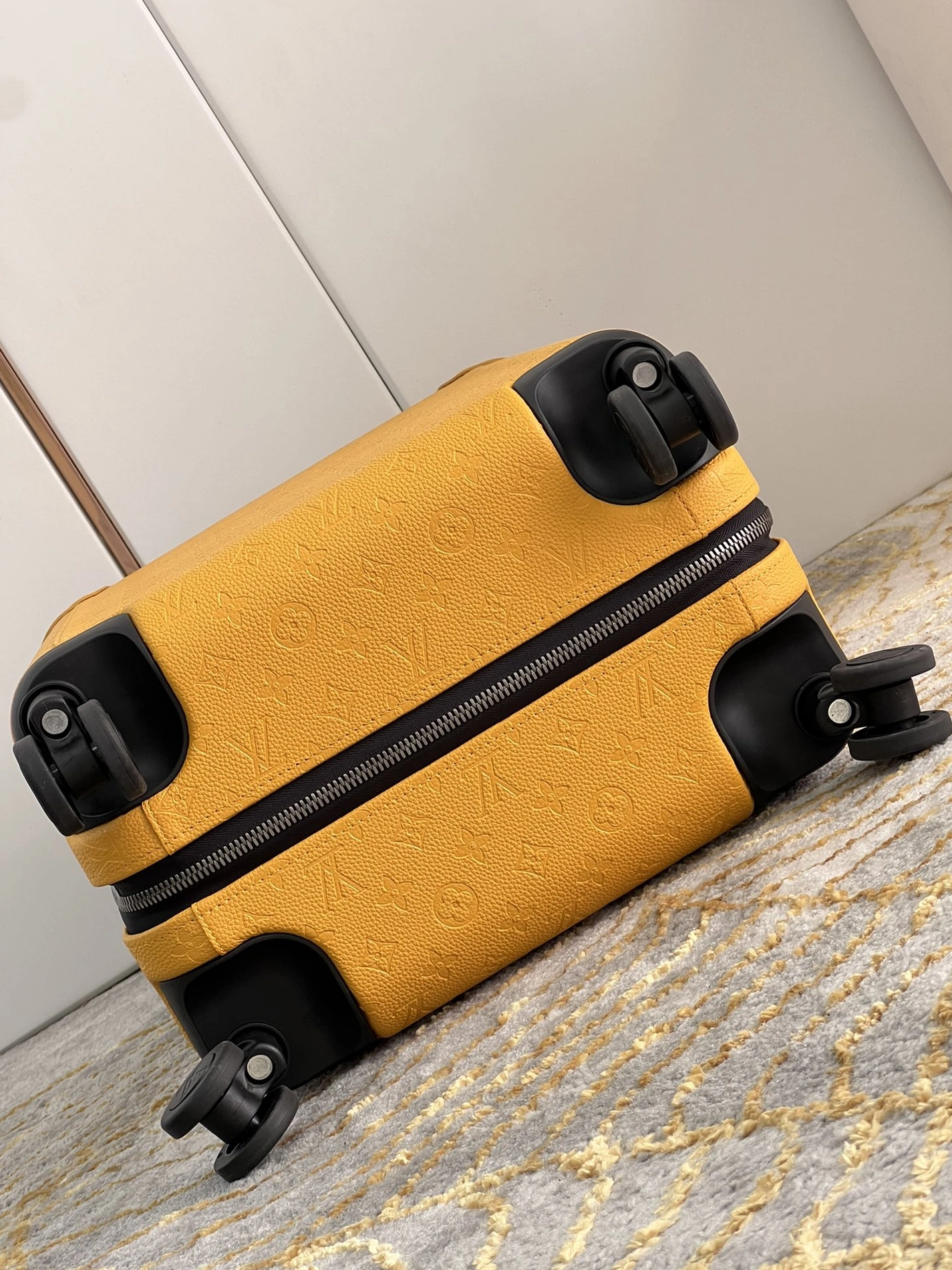 Louis Vuitton Luggage Refined 8703