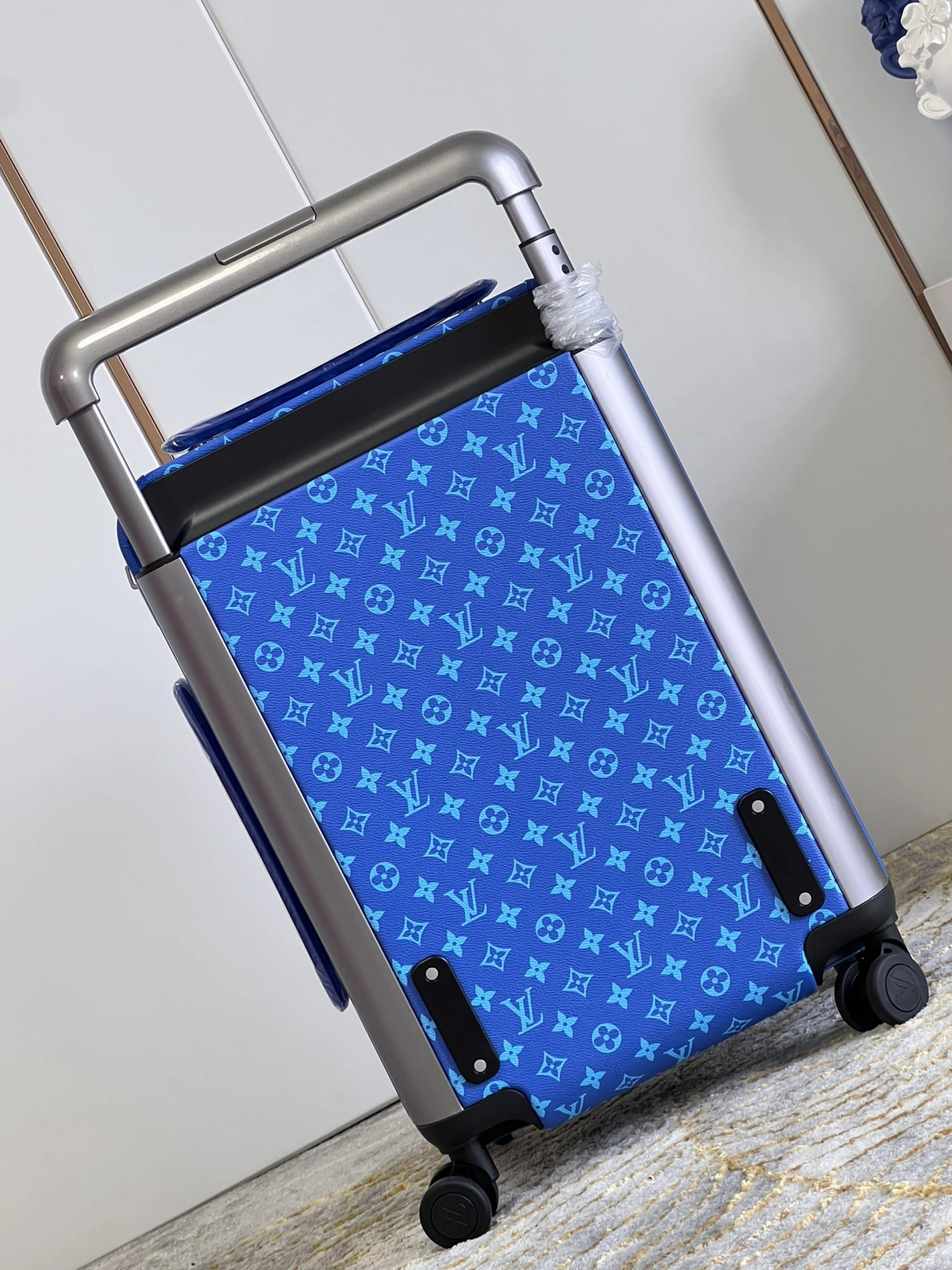 Louis Vuitton Luggage Reliable 8683