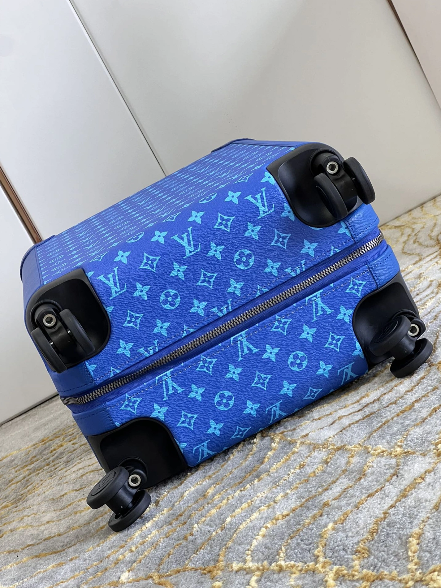 Louis Vuitton Luggage Reliable 8683