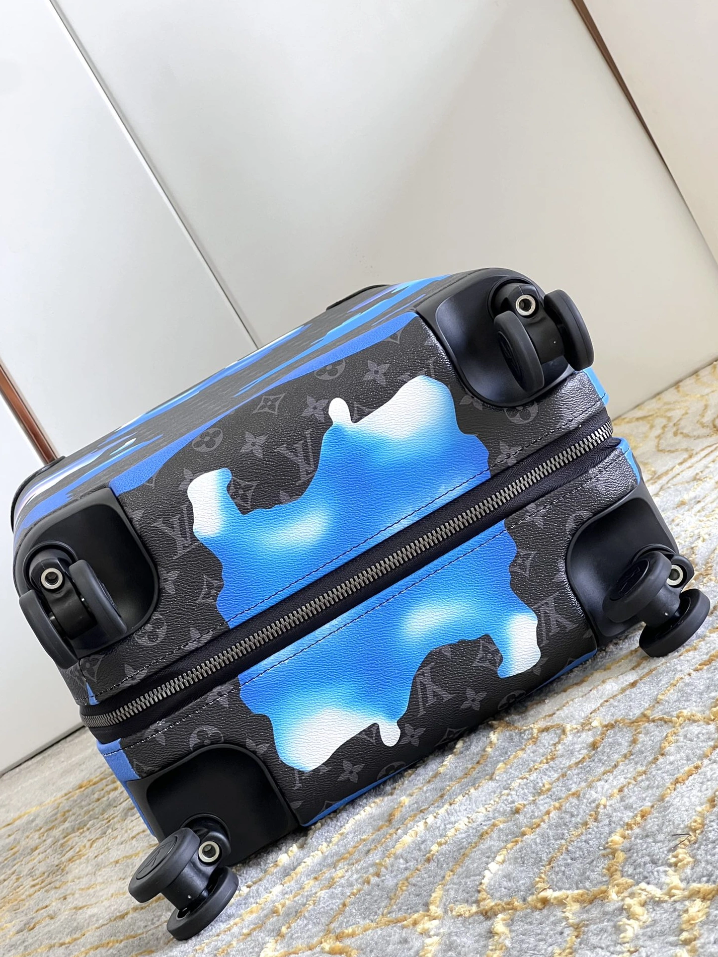 Louis Vuitton Luggage Unique 3708